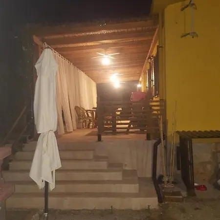 לינה וארוחת בוקר Mareva